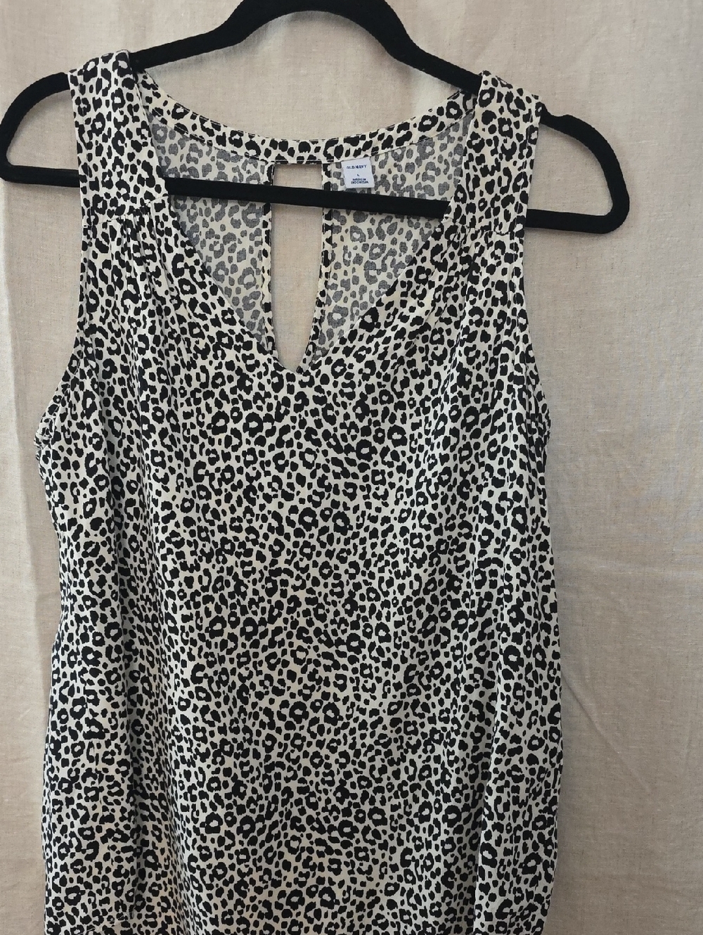 Sleeveless Black and White Leopard Print V-Neck Top